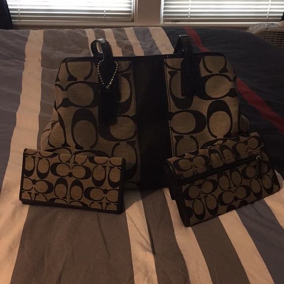 Coach Handbags - Coach handbag set